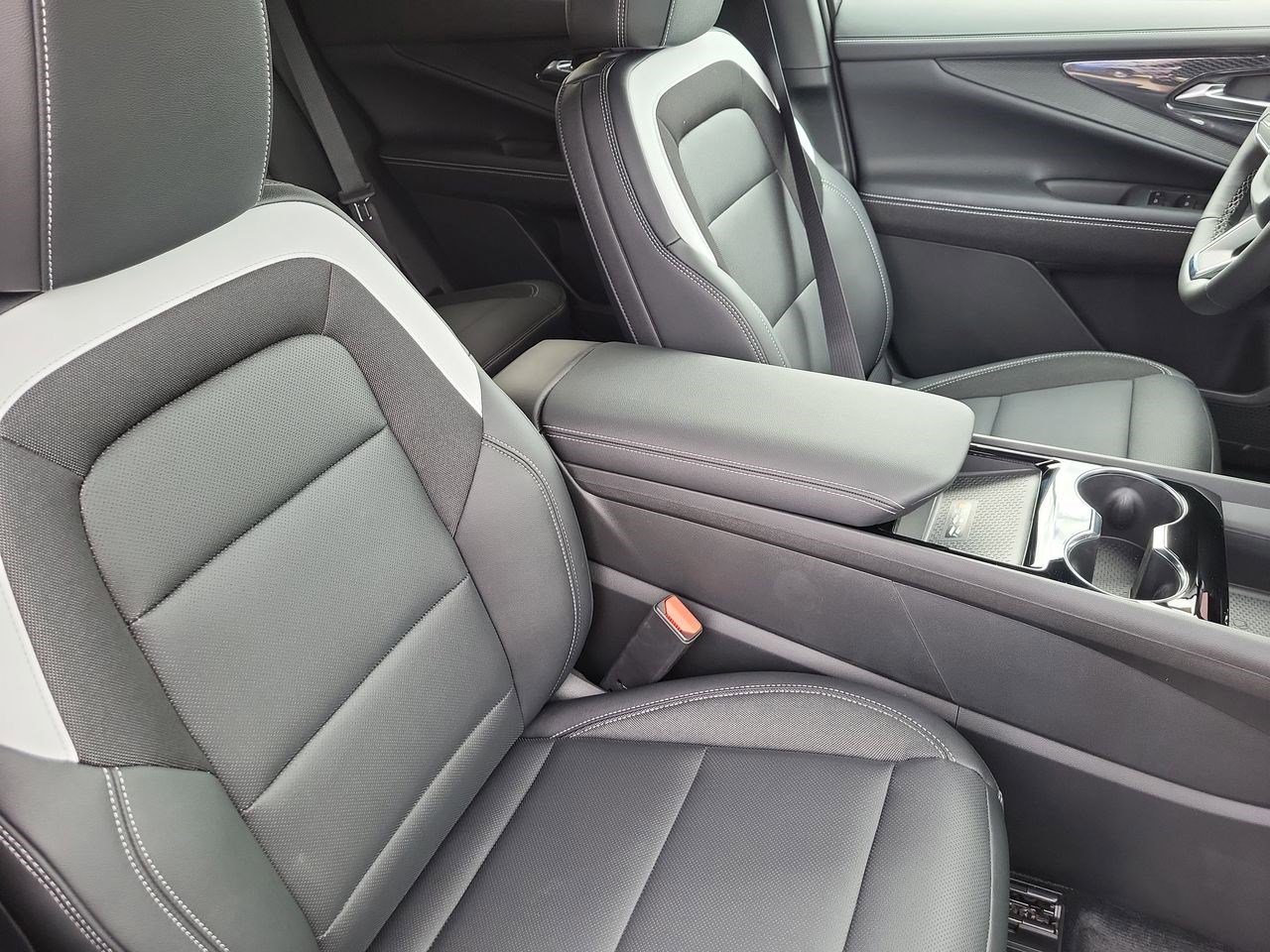 Used 2026 Chevrolet Blazer EV LT w/ LPO, Blackout Package image 31