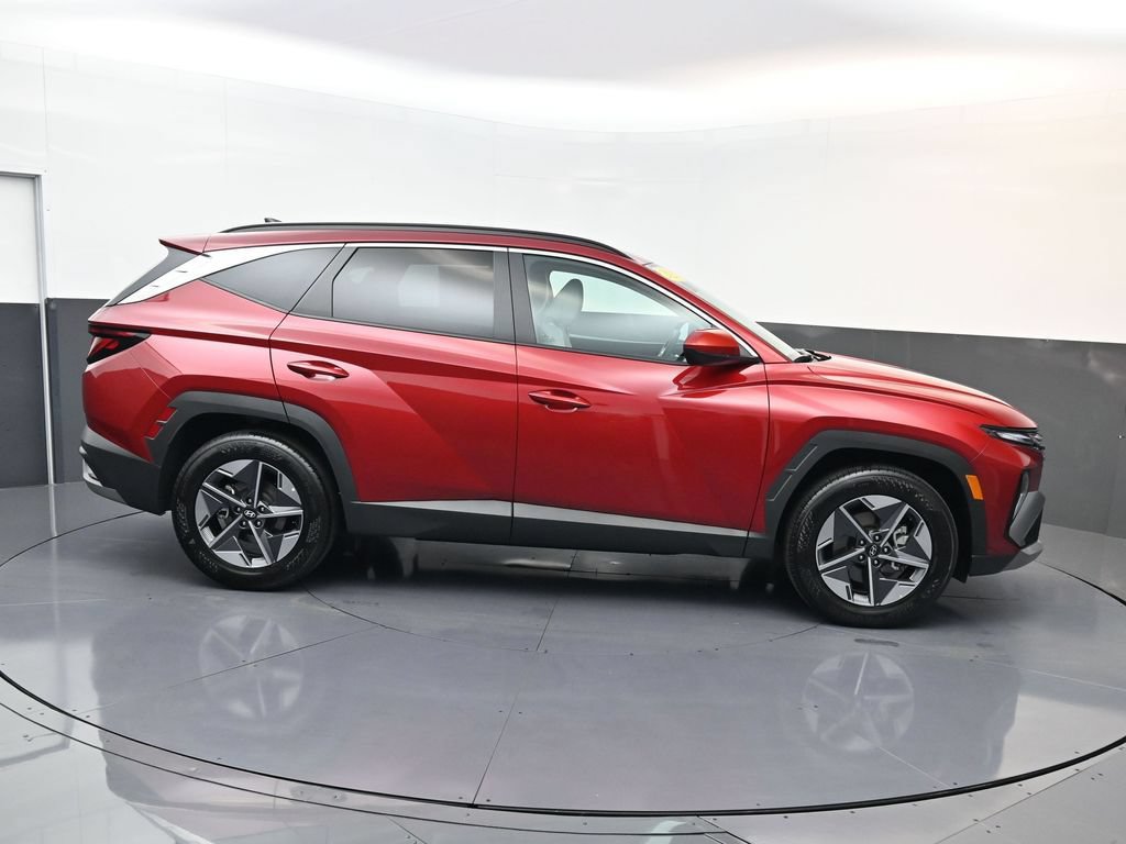 Used 2025 Hyundai Tucson SEL FWD image 2