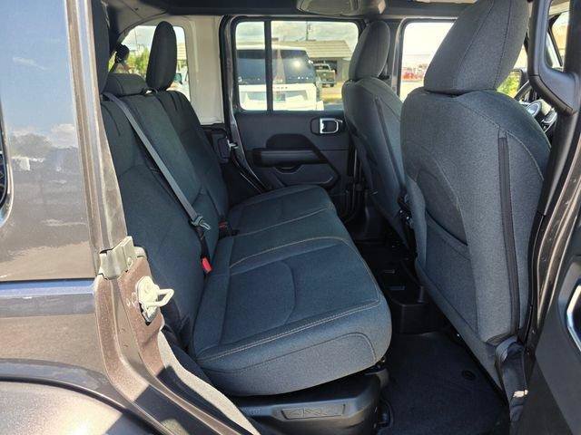 Used 2025 Jeep Wrangler Unlimited Sahara AWD/4WD image 17