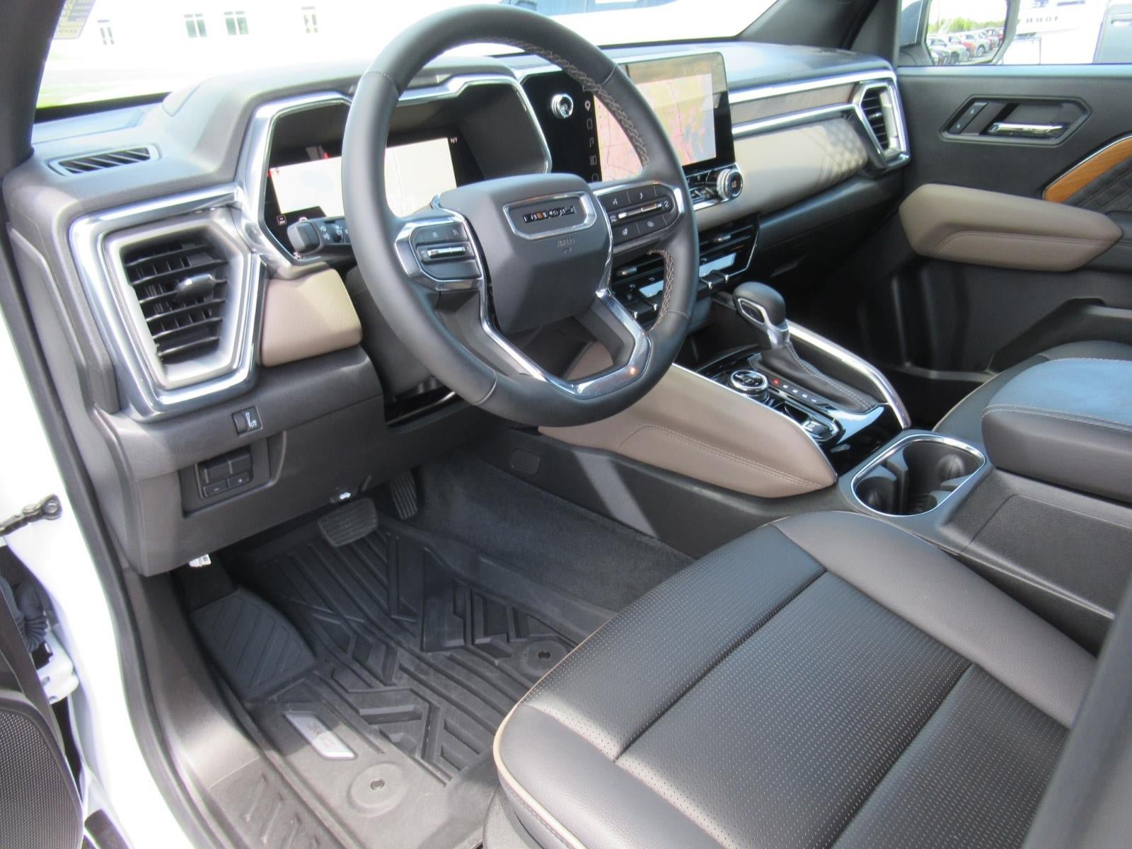 Used 2024 GMC Canyon Denali AWD/4WD image 19