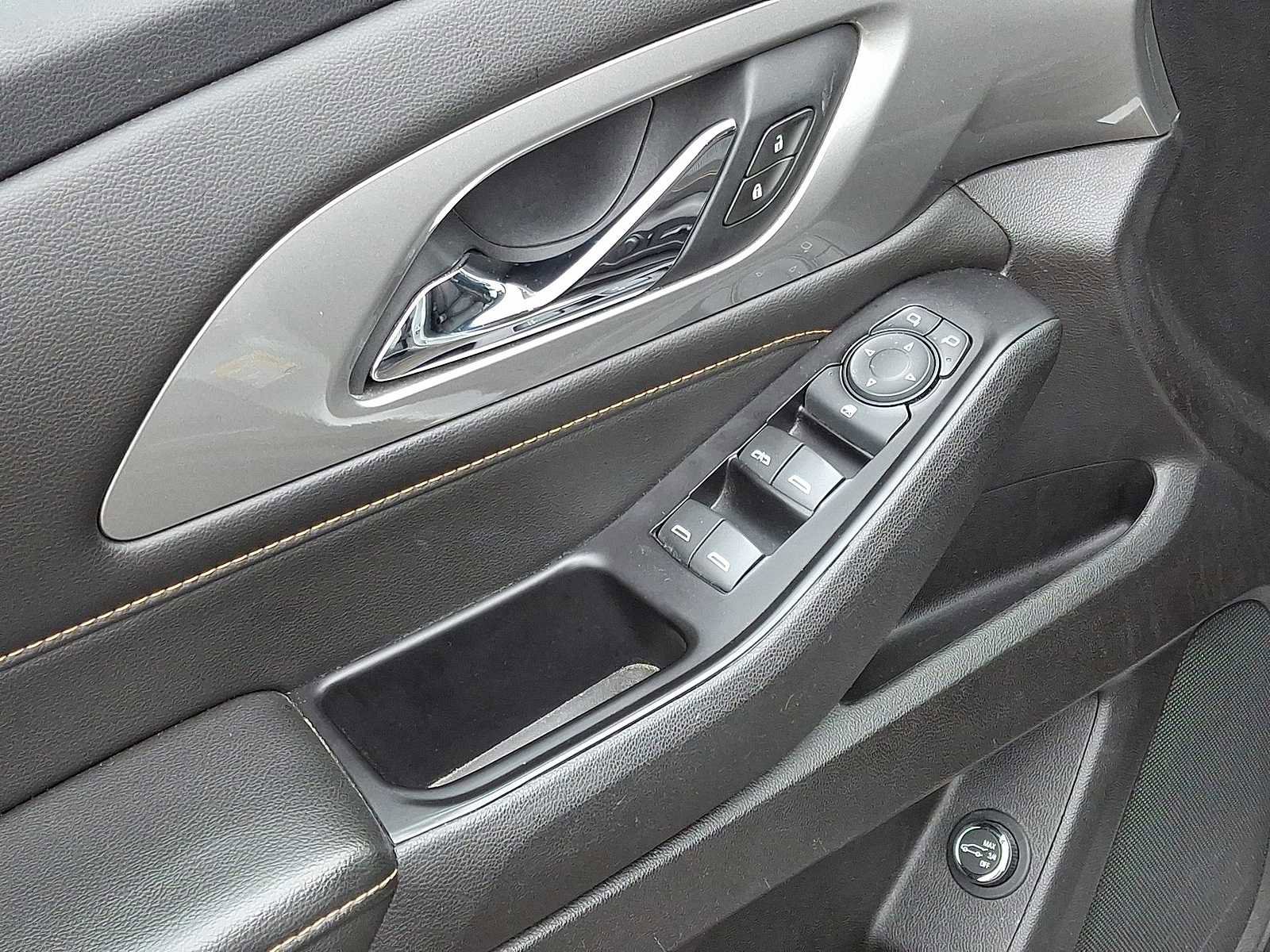 Used 2018 Chevrolet Traverse LT image 29