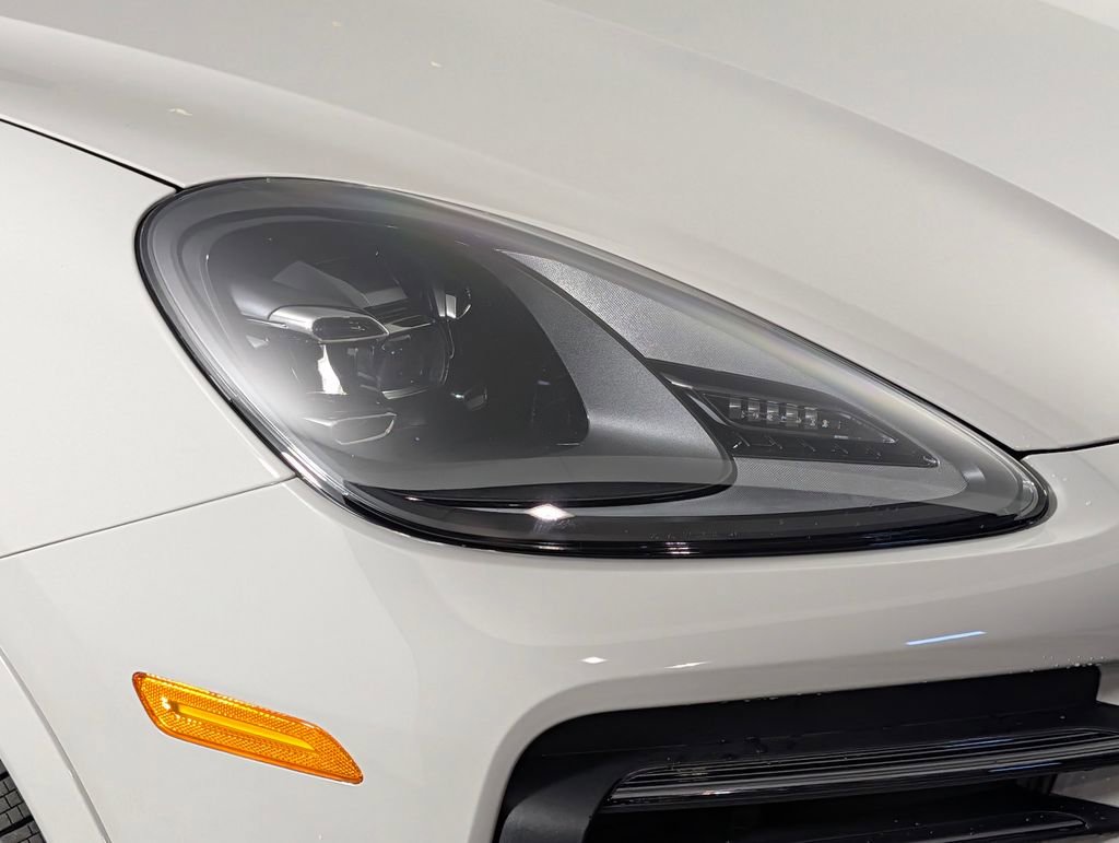 Certified 2023 Porsche Cayenne Platinum Edition image 15