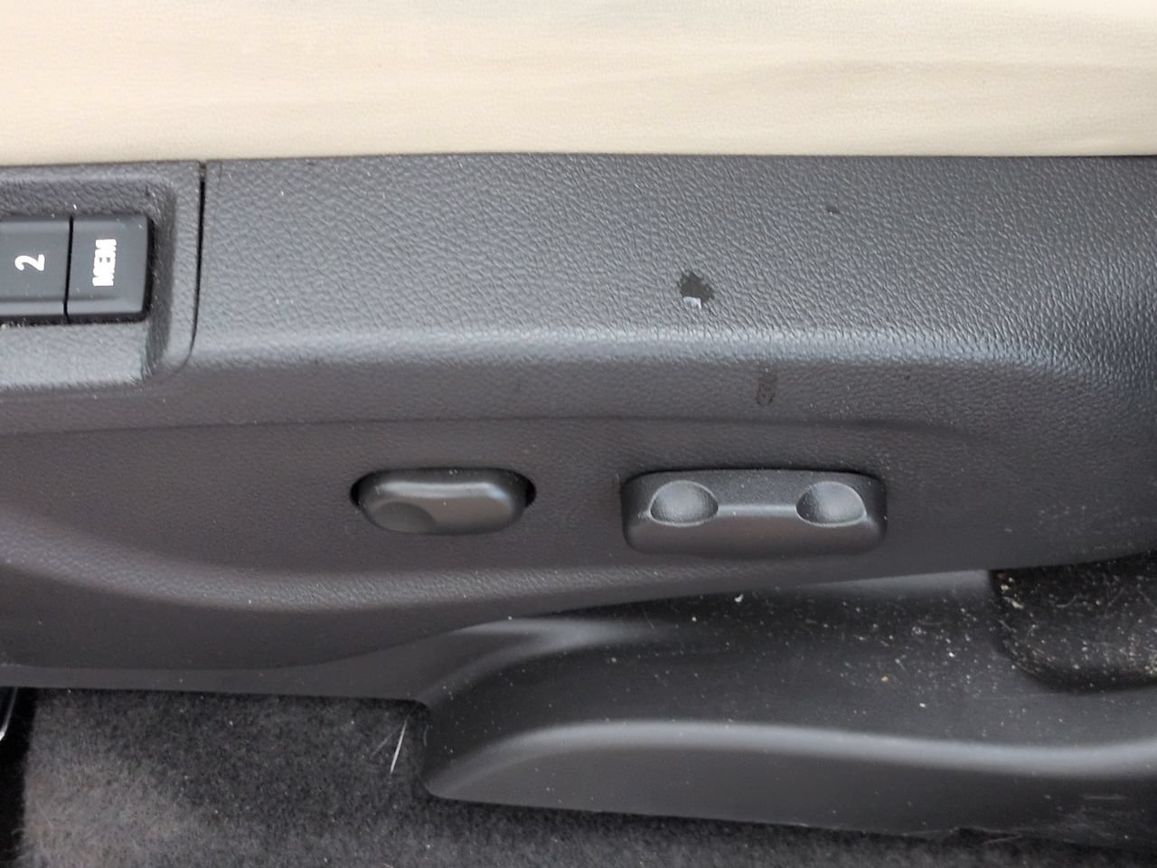 Used 2019 Buick Encore Essence w/ Safety Package II FWD image 20