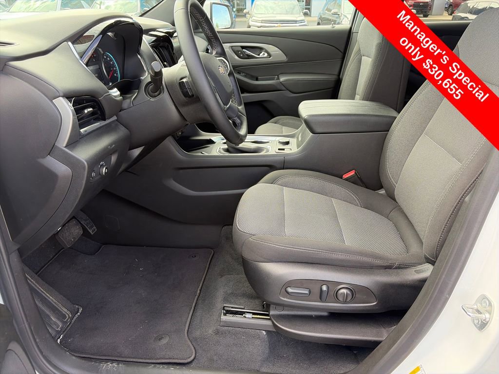 Used 2024 Chevrolet Traverse LT FWD image 16
