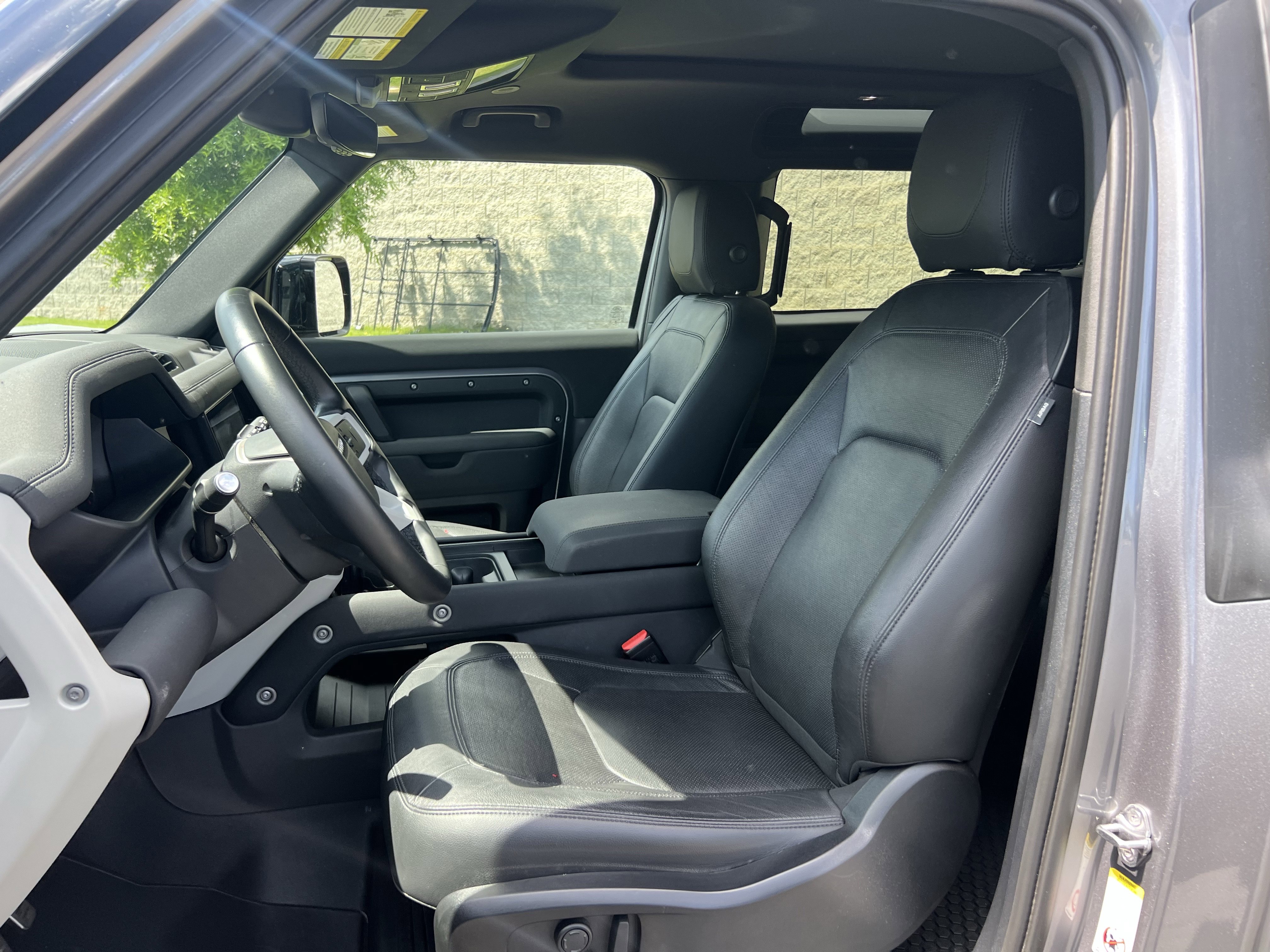 Certified 2023 Land Rover Defender 90 SE image 16