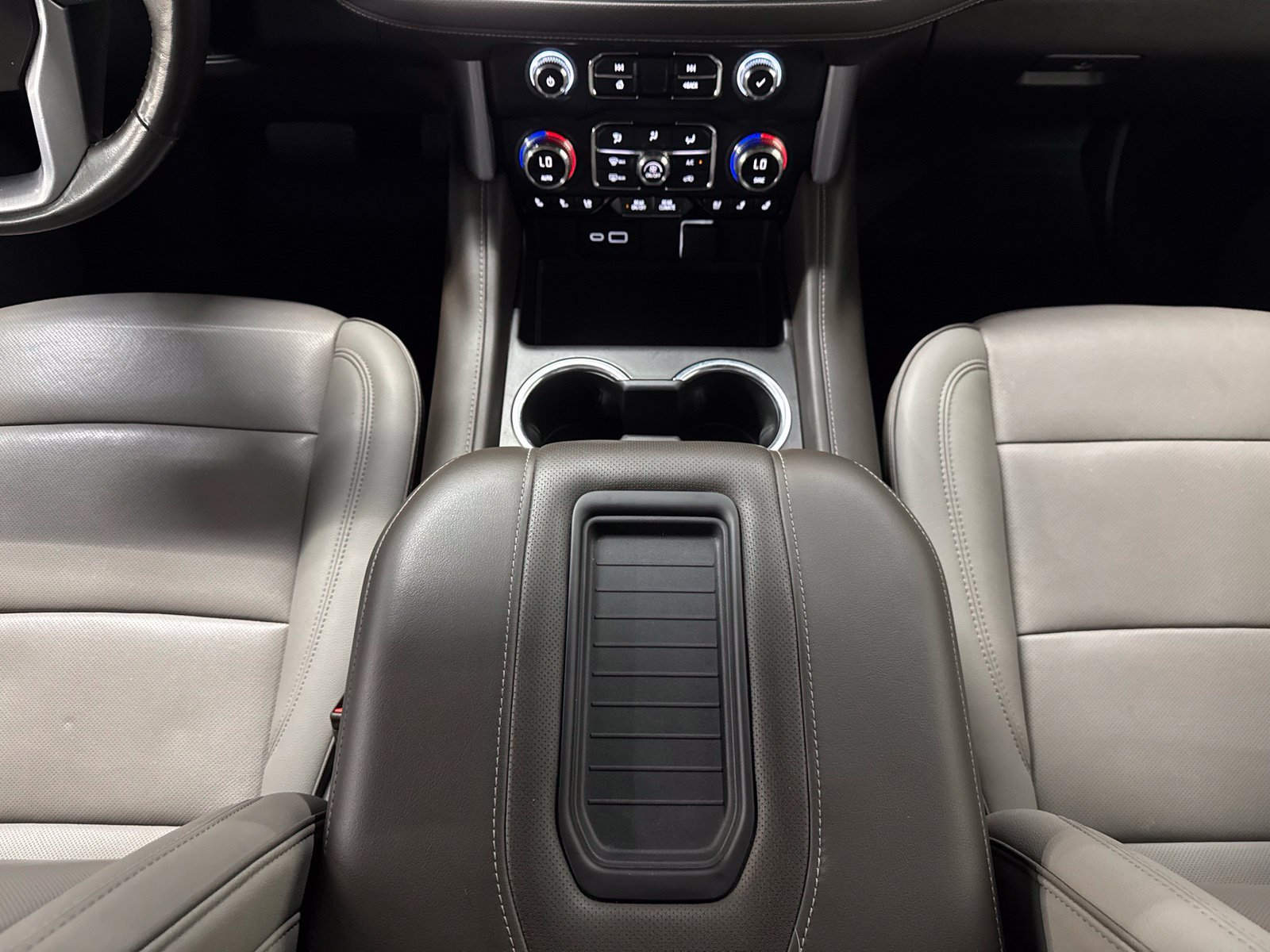 Used 2022 GMC Yukon XL SLT w/ SLT Luxury Package AWD/4WD image 28