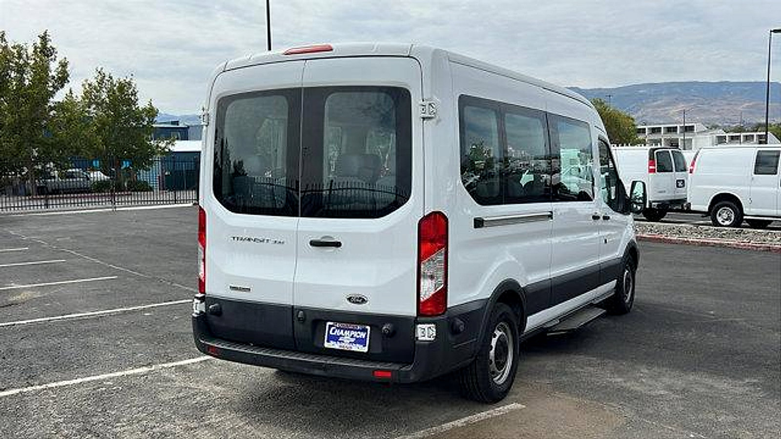 Used 2017 Ford Transit 350 XL image 5