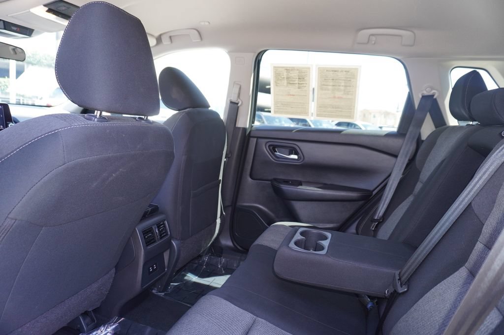 Used 2024 Nissan Rogue SV FWD image 11