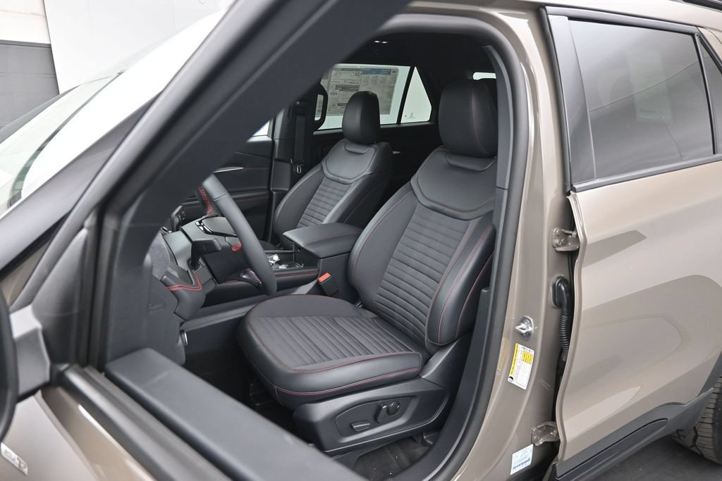 New 2026 Ford Explorer ST-Line w/ ST-Line Street Pack RWD image 8