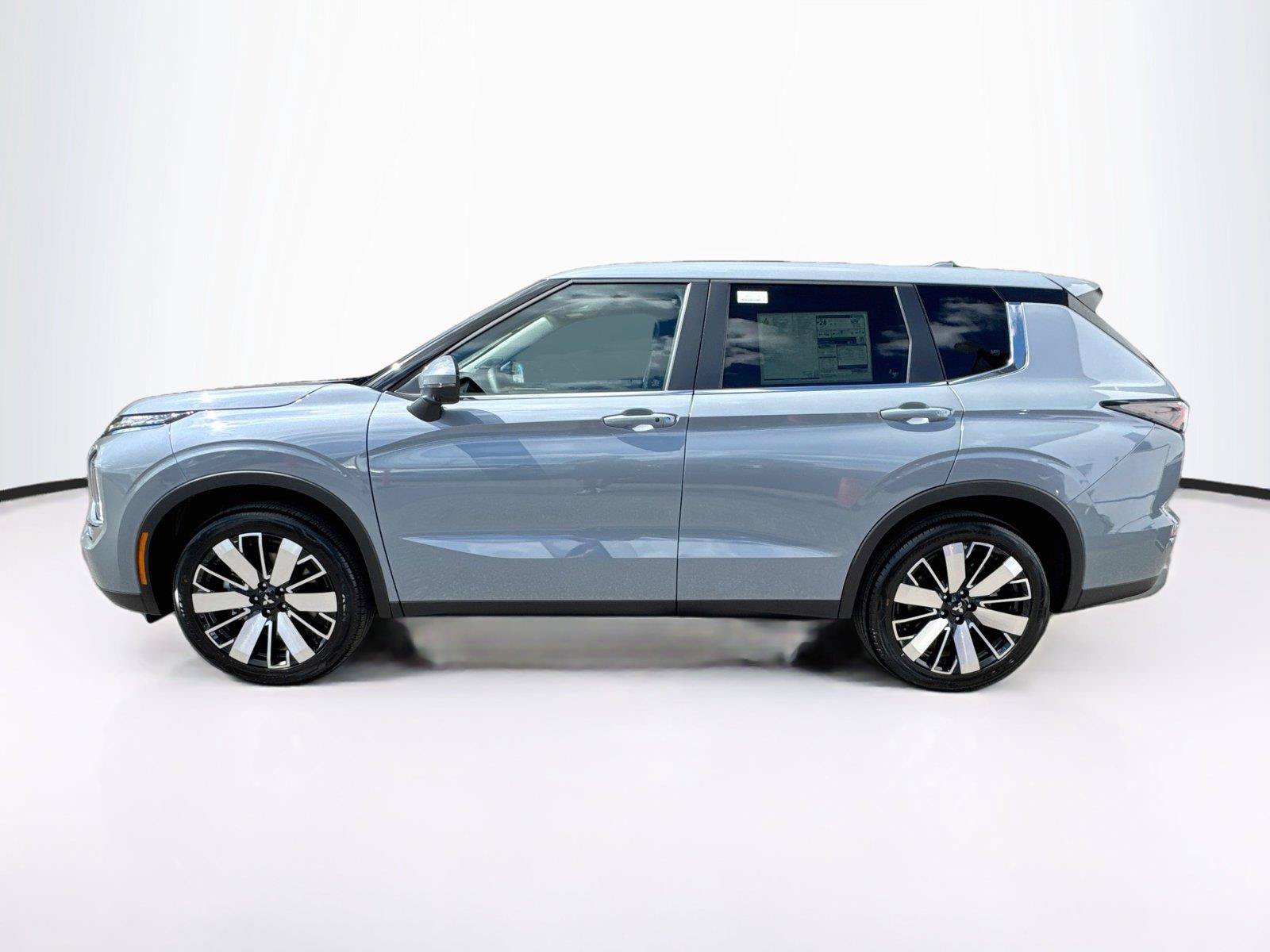 New 2026 Mitsubishi Outlander SE FWD image 2