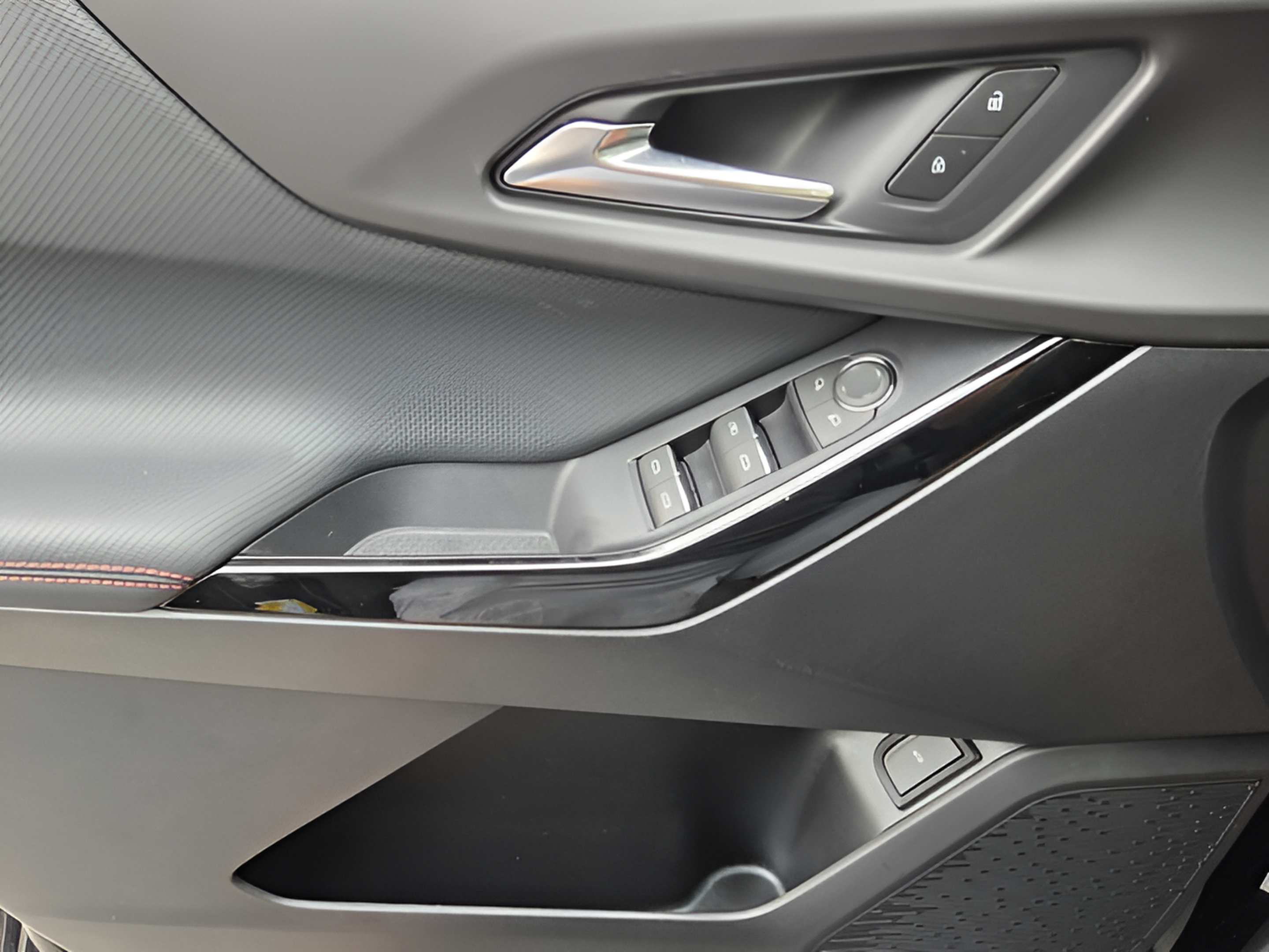 New 2027 Chevrolet Equinox RS FWD image 31