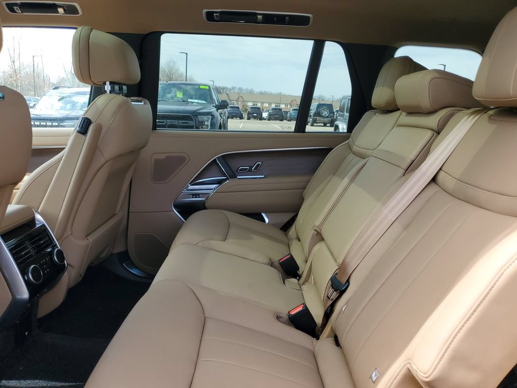 New 2026 Land Rover Range Rover Long Wheelbase SE AWD/4WD image 22