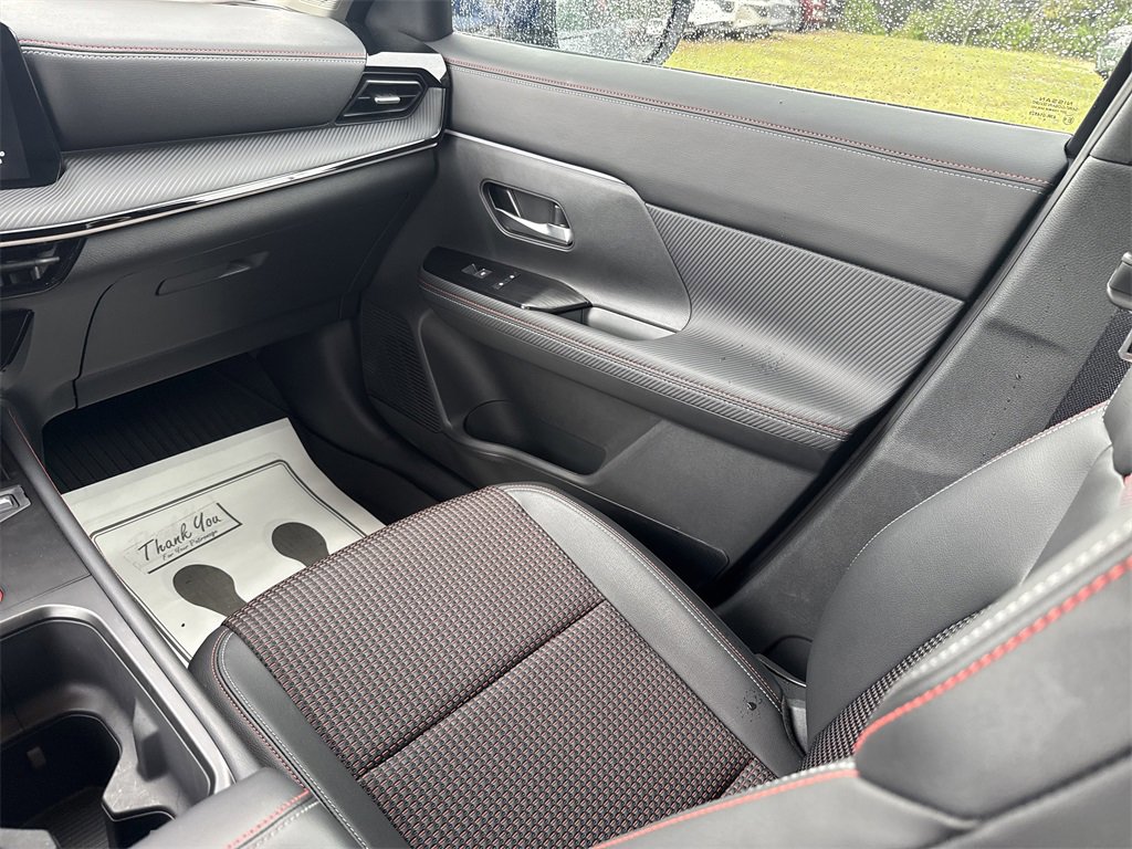 Certified 2025 Nissan Kicks SR image 23