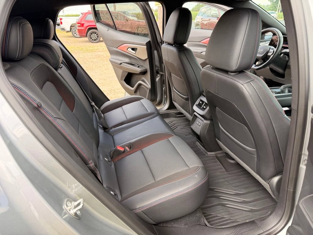 Used 2024 Chevrolet Equinox EV RS FWD image 30