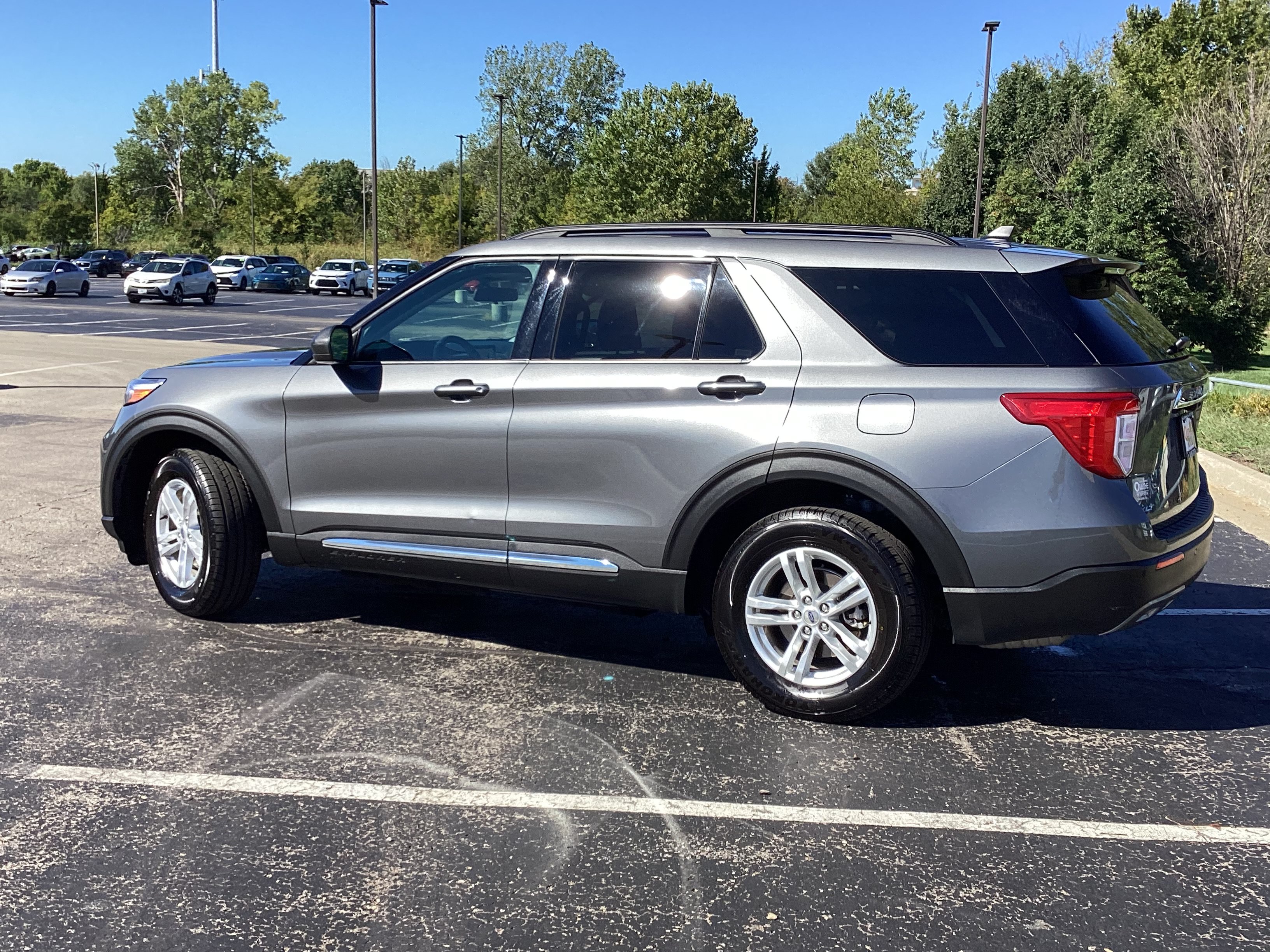 Used 2023 Ford Explorer XLT w/ Equipment Group 202A AWD/4WD image 26