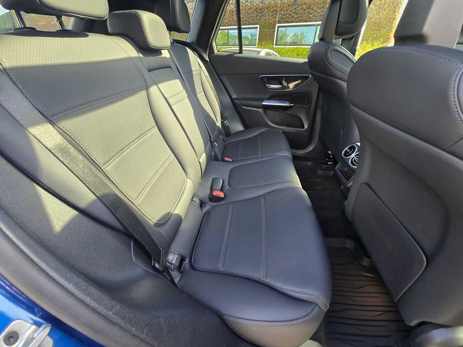 Used 2024 Mercedes-Benz GLC 300 4MATIC image 12