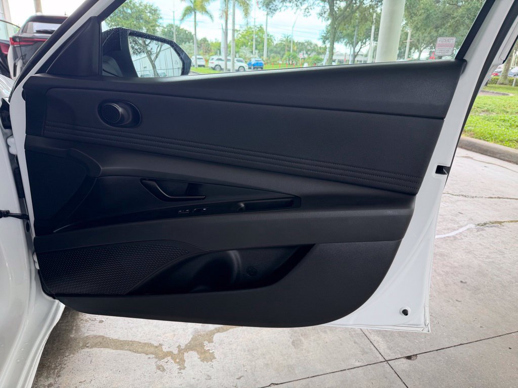 Used 2025 Hyundai Elantra Sport FWD image 24