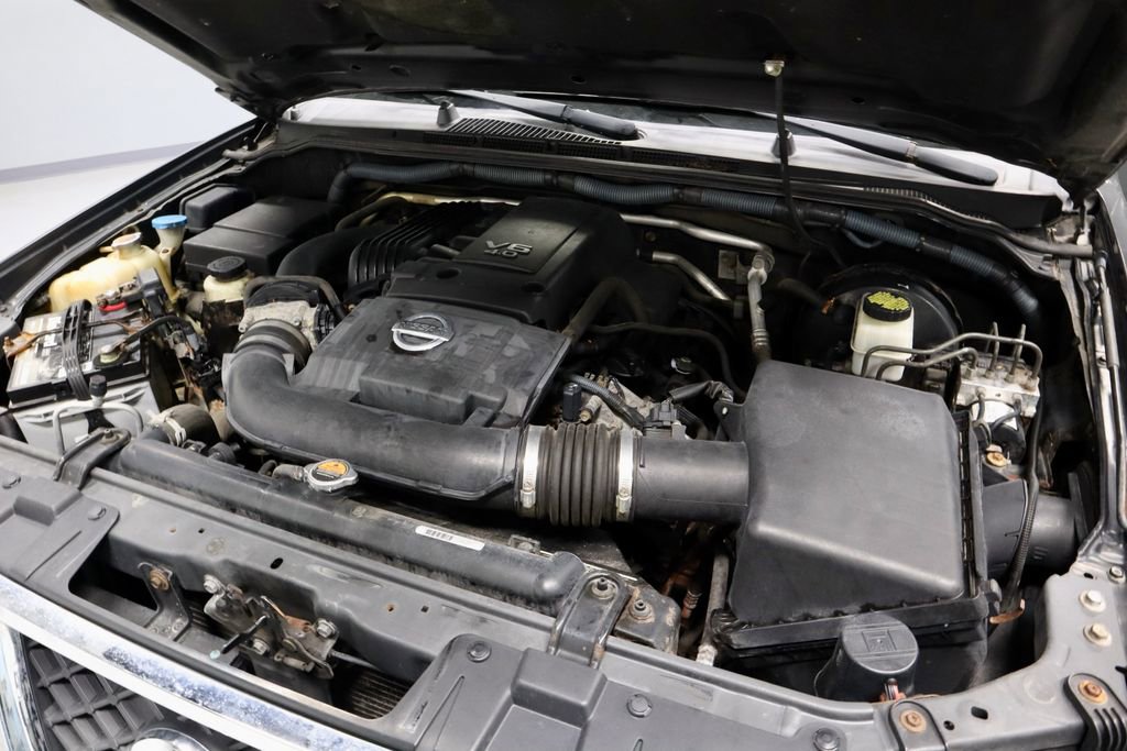 Used 2011 Nissan Frontier SL image 16