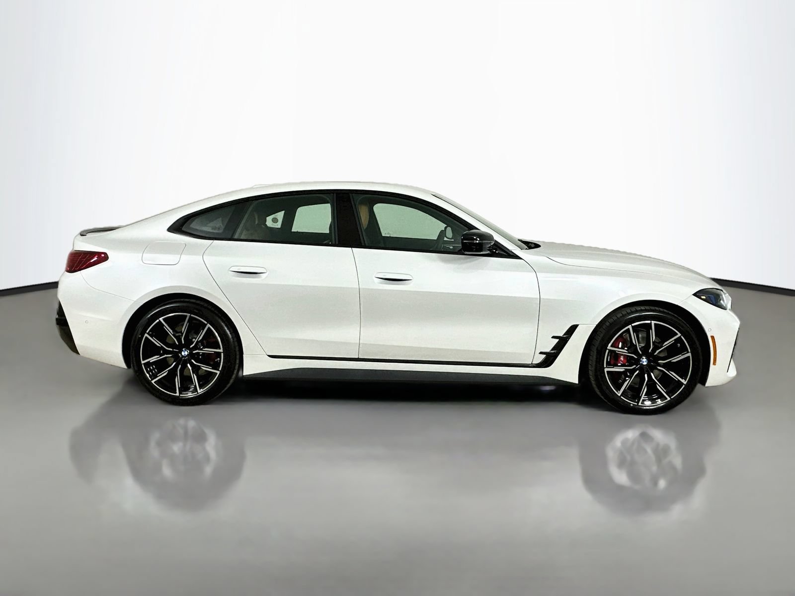 New 2026 BMW 430i xDrive w/ M Sport Package AWD/4WD image 4