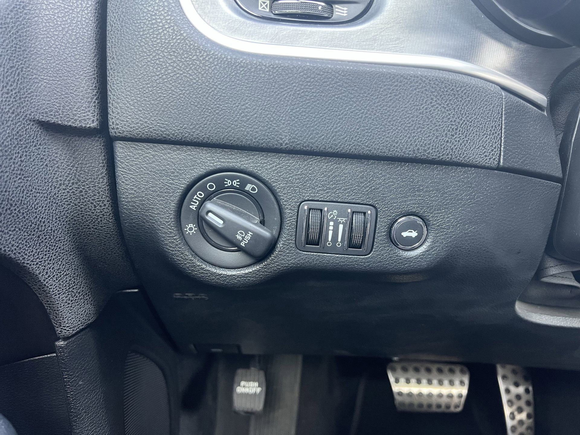 Used 2018 Dodge Charger R/T RWD image 11