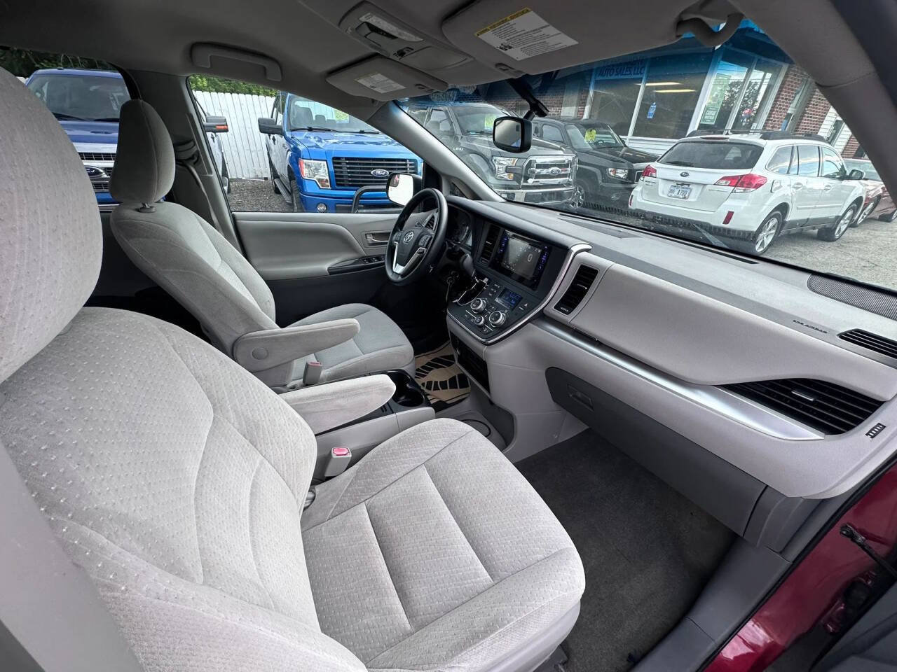 Used 2015 Toyota Sienna LE FWD image 14