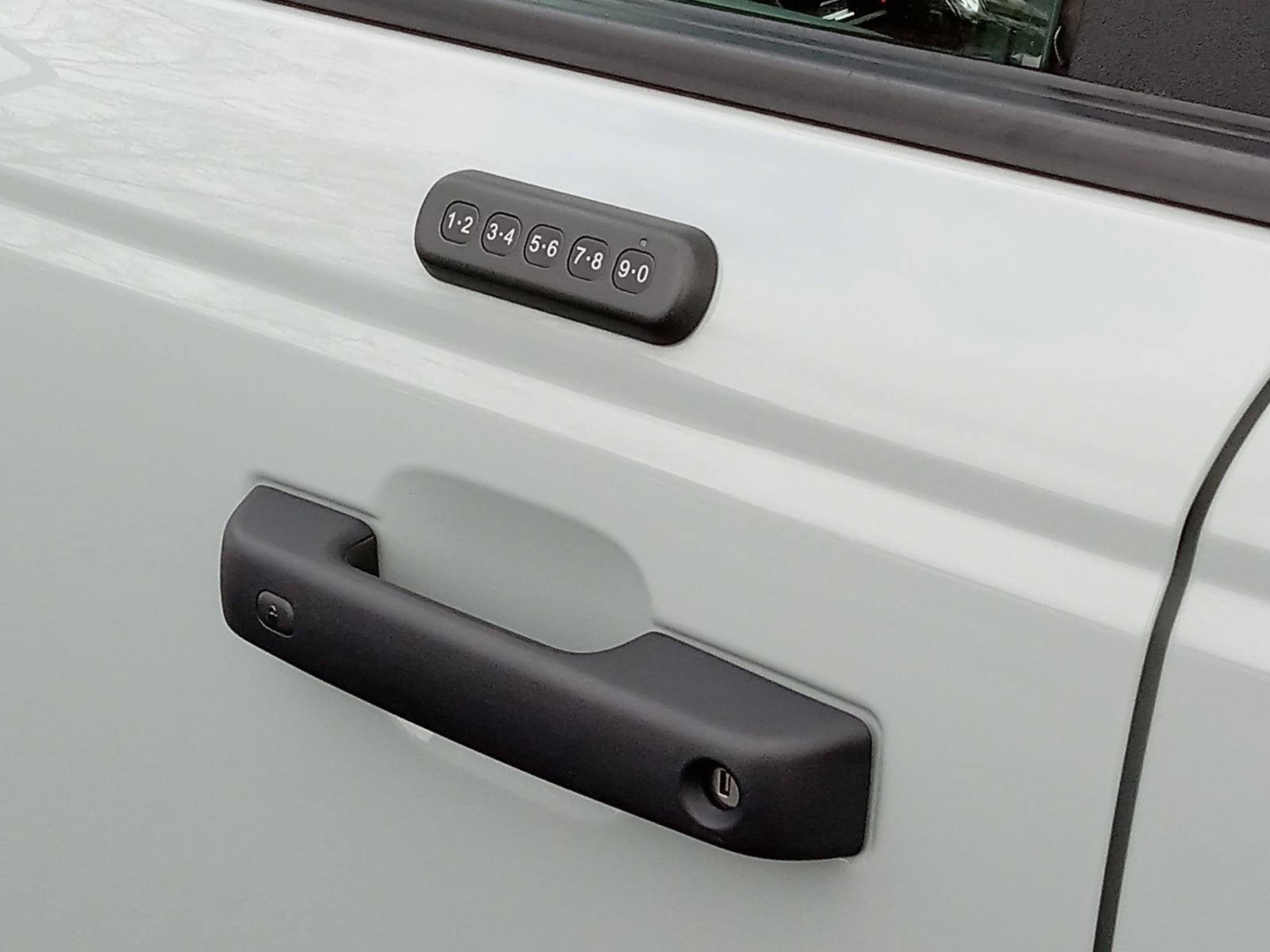 Used 2021 Ford Bronco Badlands image 9