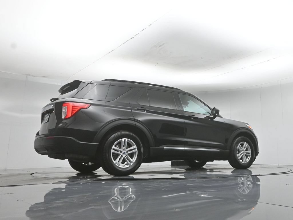 Certified 2024 Ford Explorer XLT RWD image 45