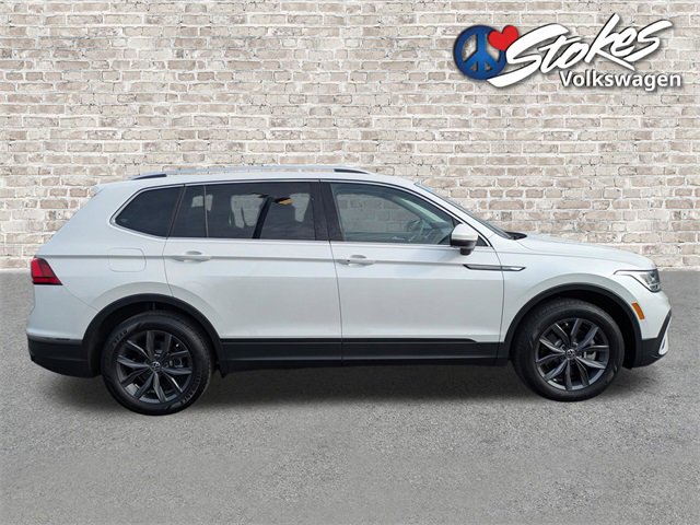 Certified 2023 Volkswagen Tiguan SE w/ Panoramic Sunroof Package image 3