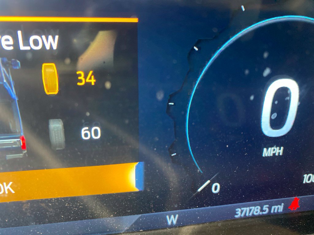Used 2025 Ford F250 XLT w/ Black Appearance Package AWD/4WD image 2