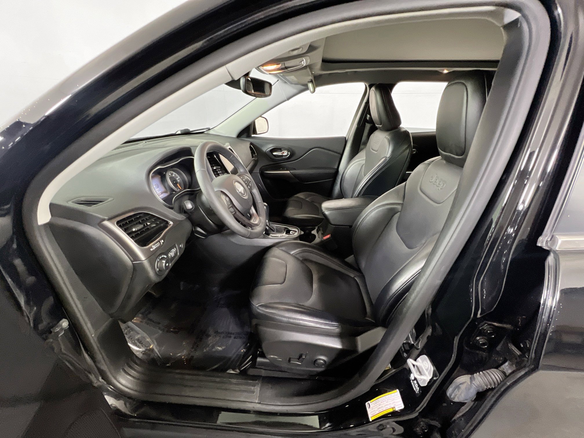 Used 2022 Jeep Cherokee Limited image 20