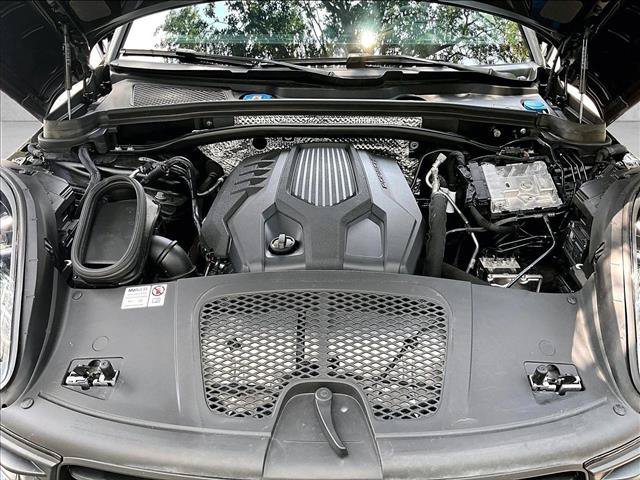 Used 2024 Porsche Macan AWD/4WD image 11