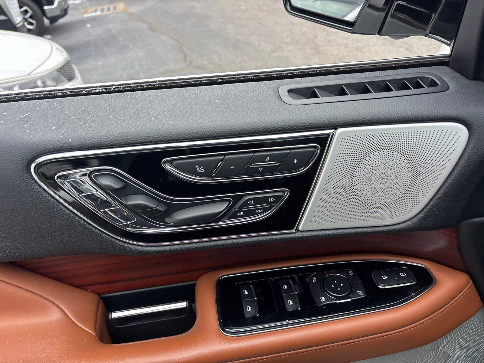 Used 2021 Lincoln Navigator L Reserve image 12