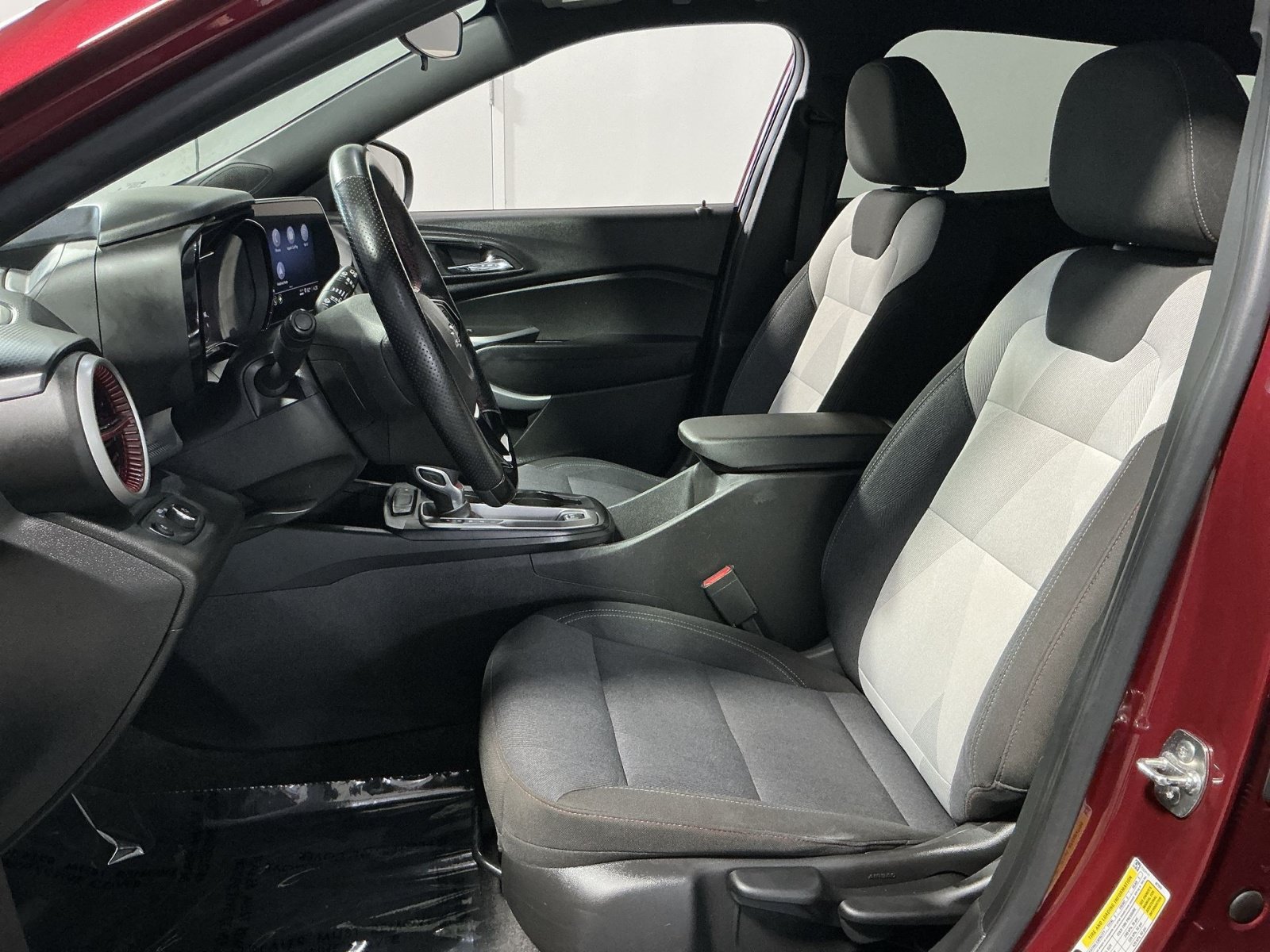 Used 2024 Chevrolet Trax RS FWD image 14