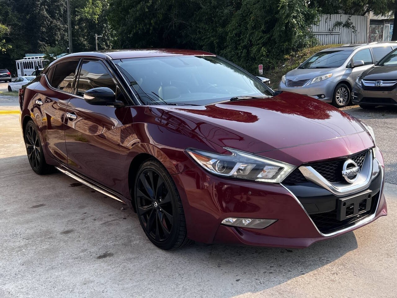 Used 2017 Nissan Maxima SR w/ Midnight Edition FWD image 4
