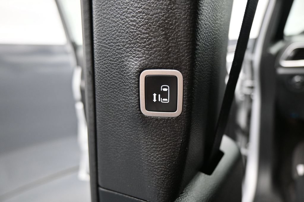 Used 2026 Chrysler Pacifica Limited FWD image 27