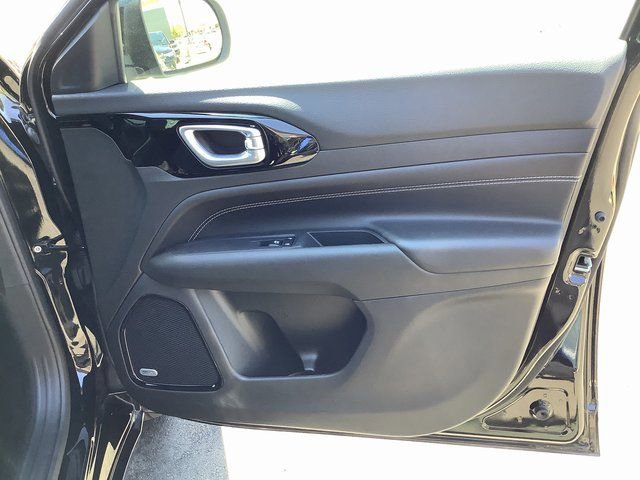 Used 2023 Jeep Compass High Altitude w/ Driver Assist Group I image 39