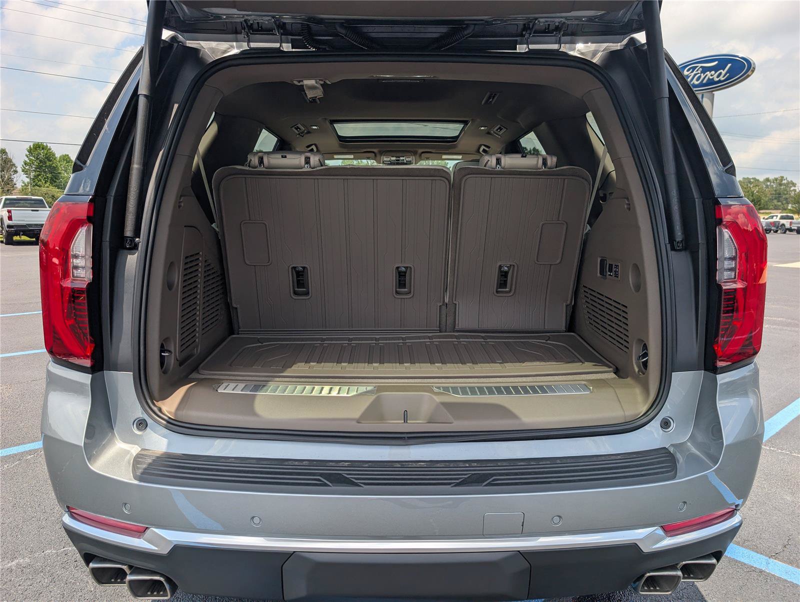 New 2026 GMC Yukon Denali w/ Sun & Power Step Package RWD image 35