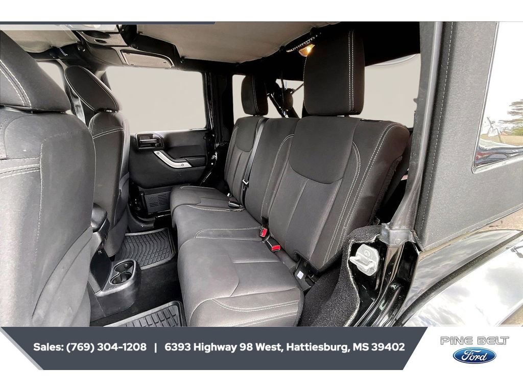 Used 2015 Jeep Wrangler Unlimited Sahara w/ Connectivity Group image 19