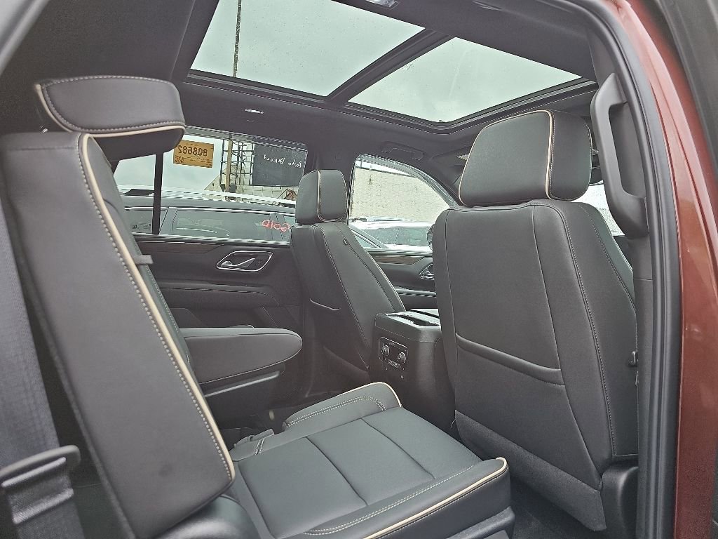 Used 2023 Chevrolet Tahoe Premier AWD/4WD image 8