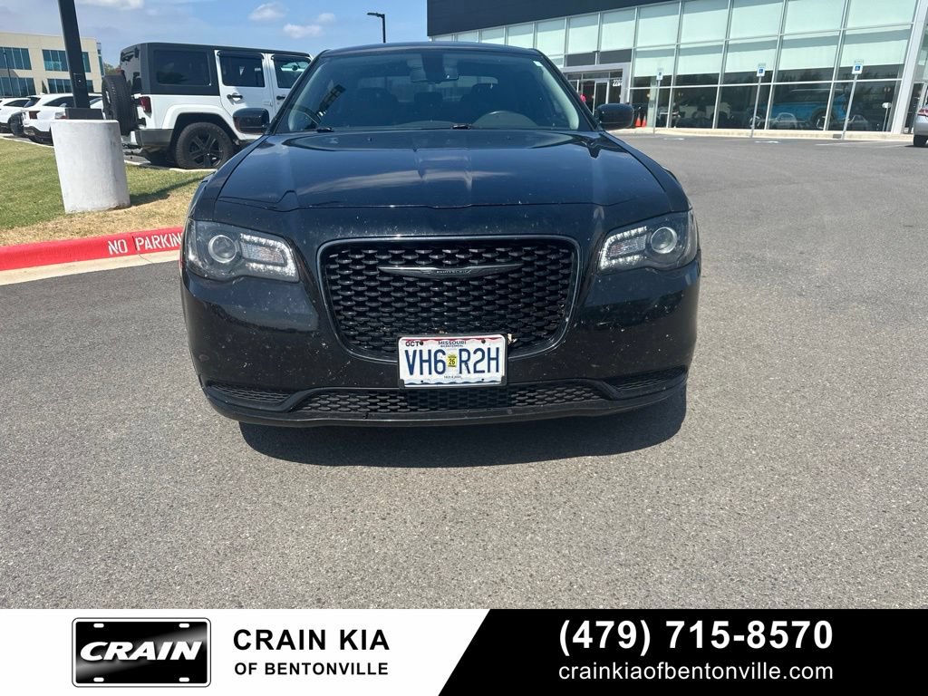 Used 2022 Chrysler 300 Touring w/ Sport Appearance Package RWD image 7