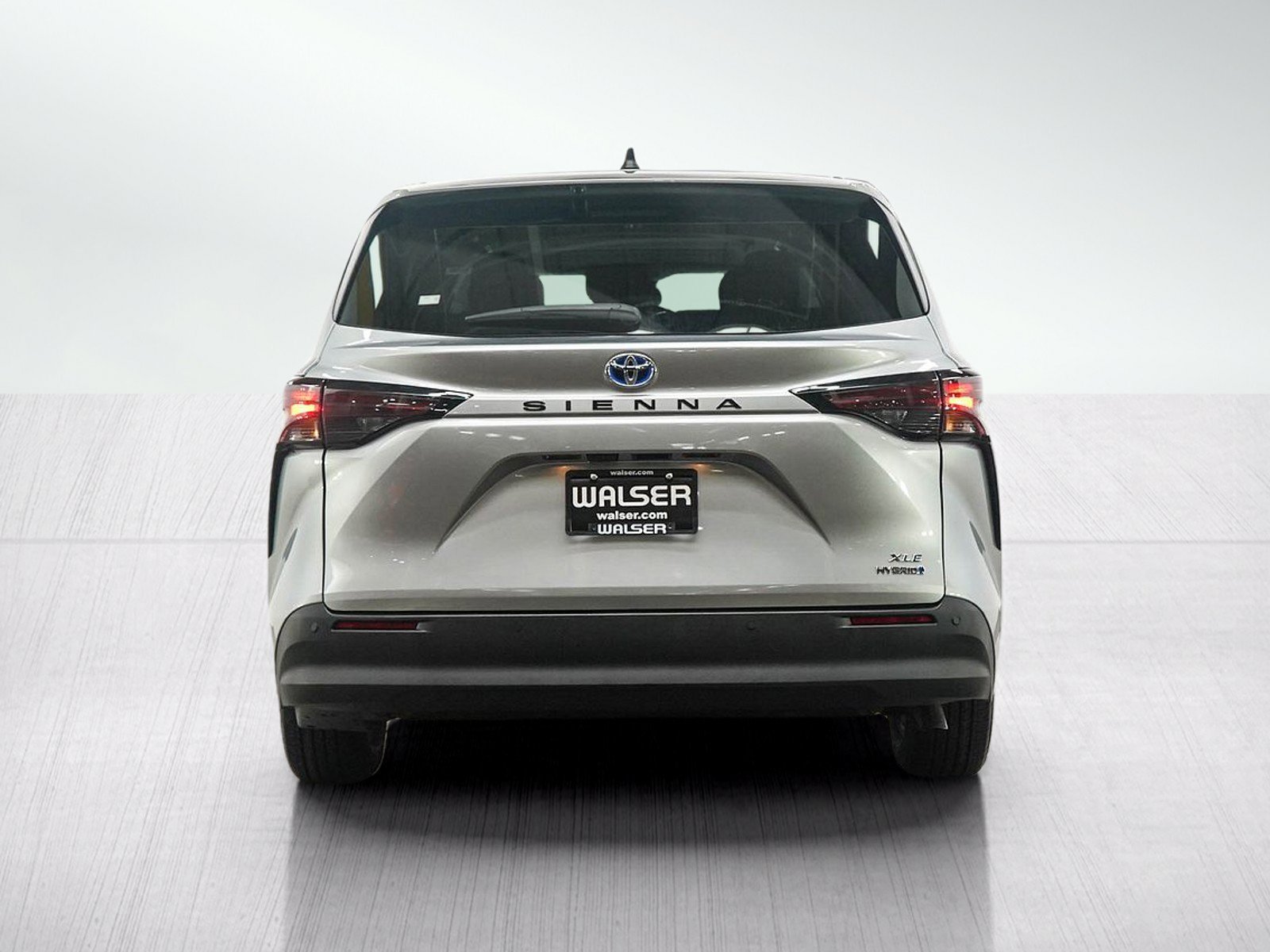 Used 2024 Toyota Sienna XLE FWD image 4