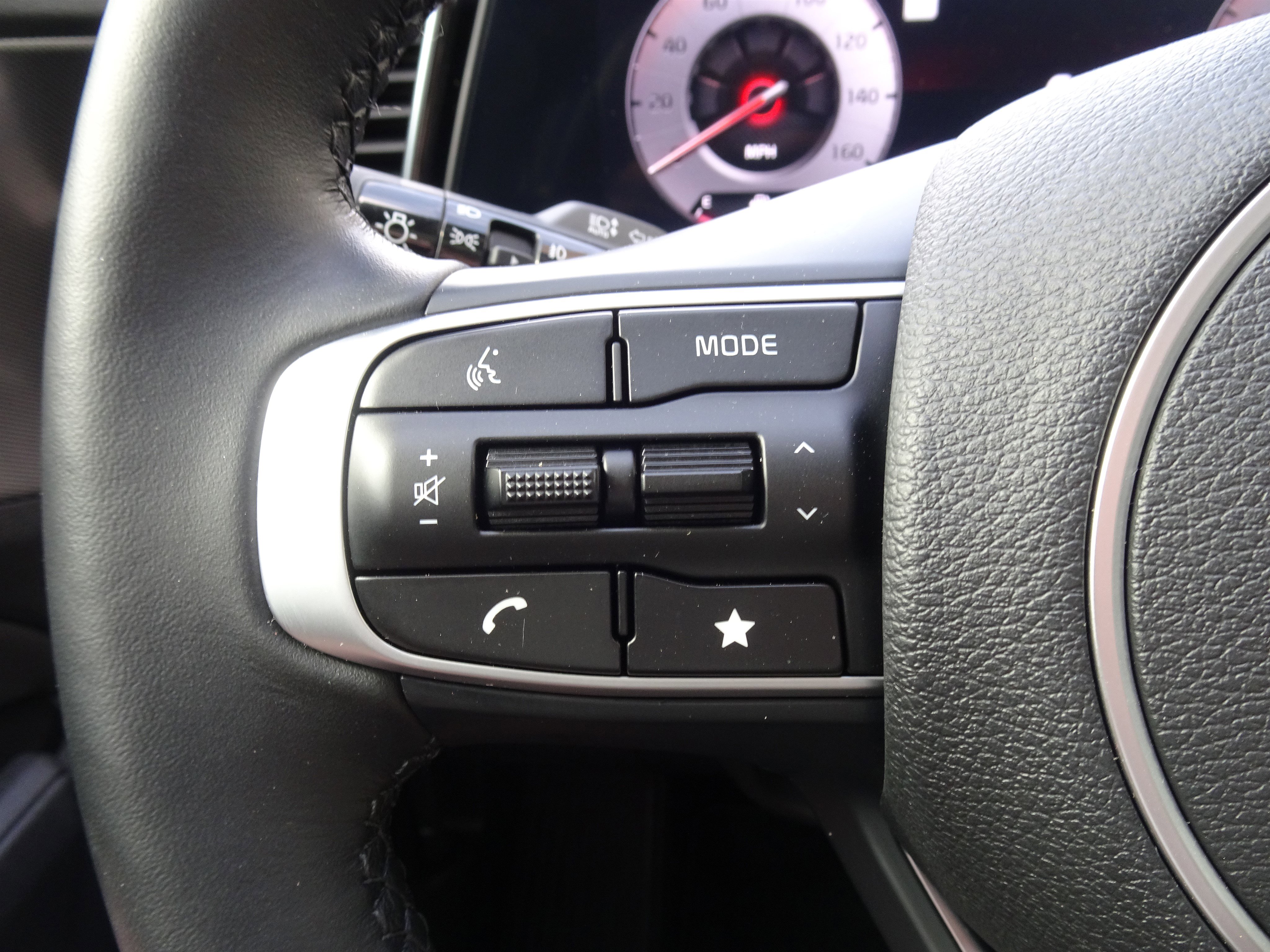 Used 2025 Kia Sportage SX image 25