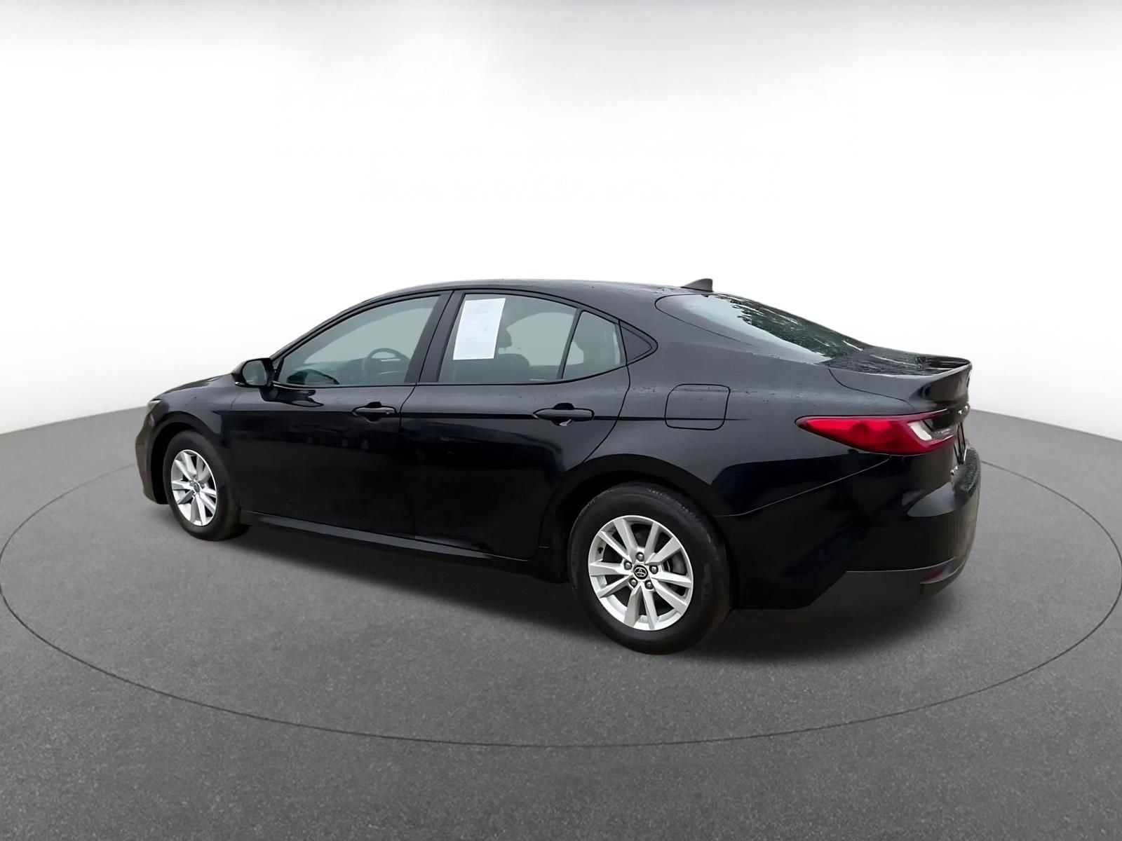 Used 2025 Toyota Camry LE image 10