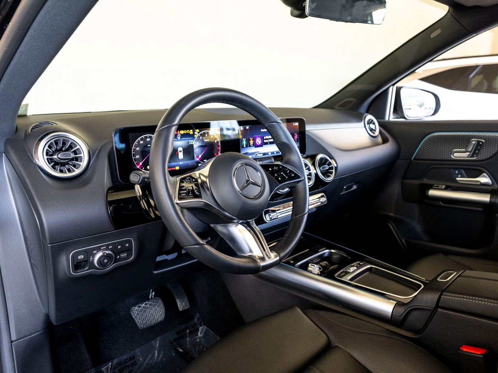 Used 2025 Mercedes-Benz GLA 250 image 16