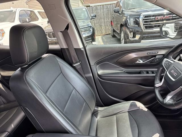 Used 2023 GMC Terrain SLT w/ Infotainment Package II image 13