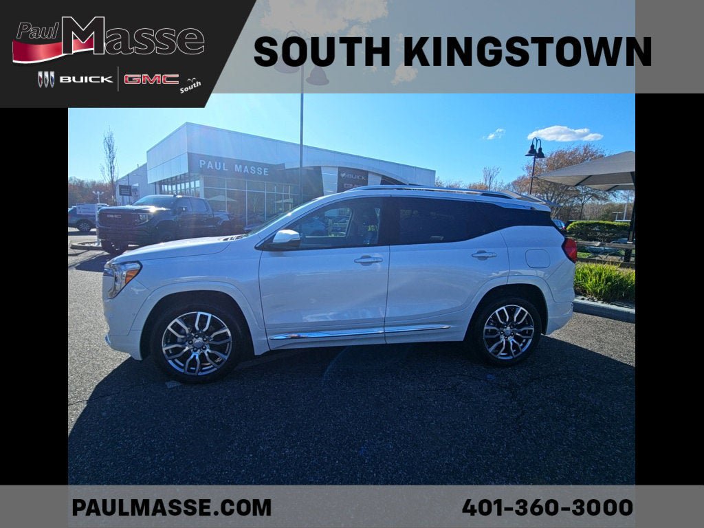 Used 2023 GMC Terrain Denali w/ Denali Premium Package AWD/4WD image 3
