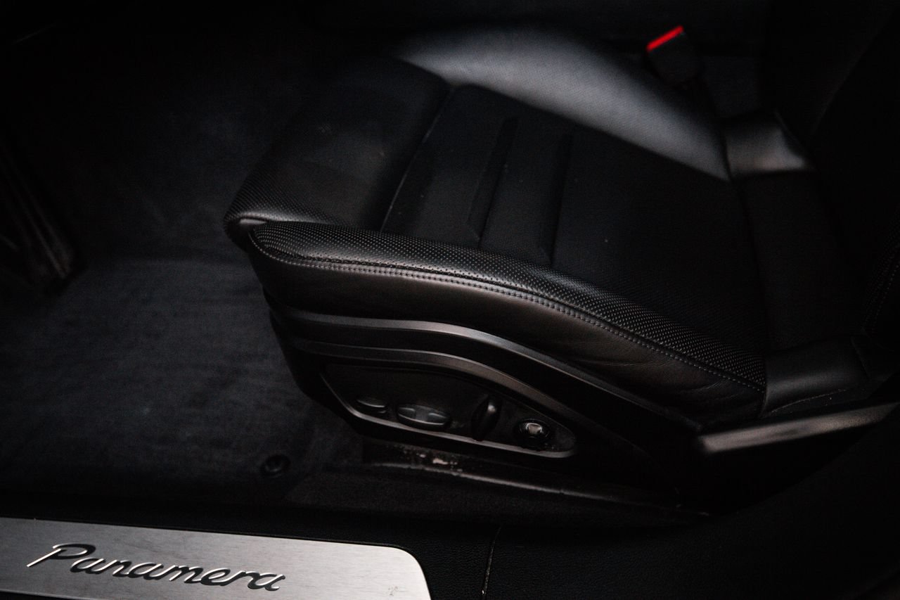 Certified 2023 Porsche Panamera image 14