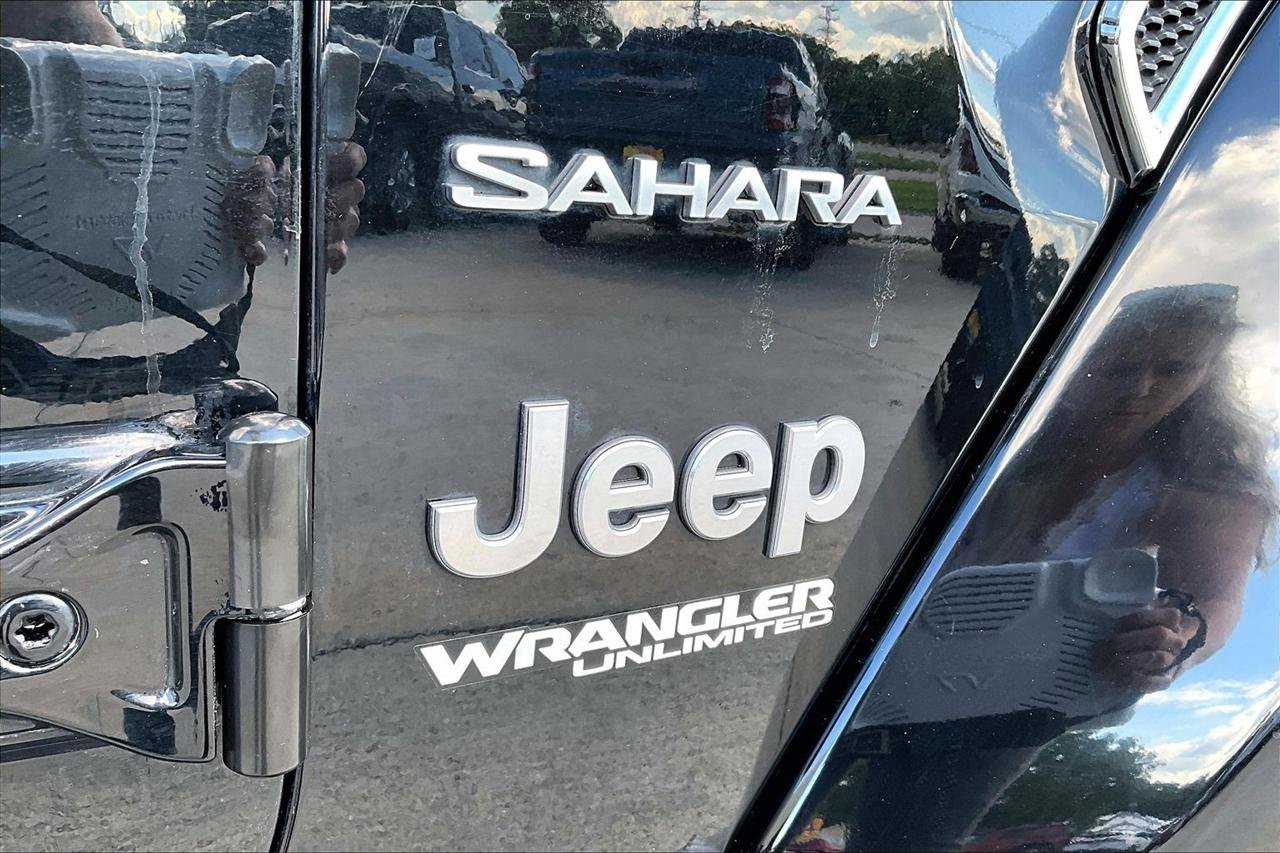 Used 2018 Jeep Wrangler Unlimited Sahara AWD/4WD image 25