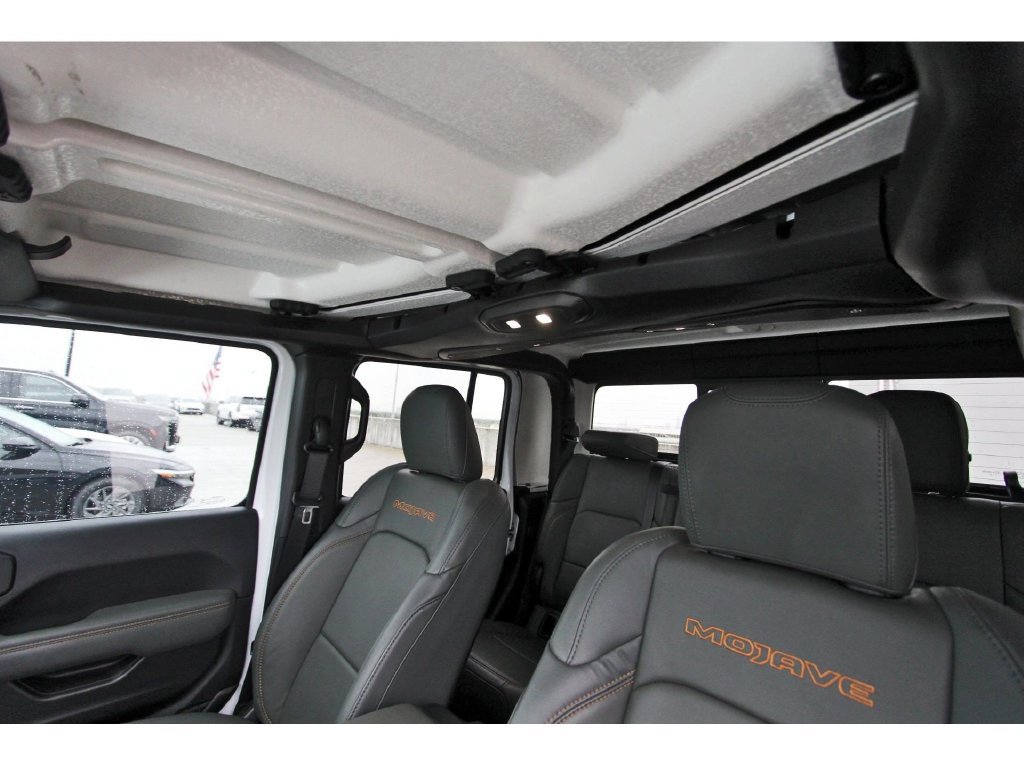 Used 2025 Jeep Gladiator Mojave w/ Convenience Group AWD/4WD image 26