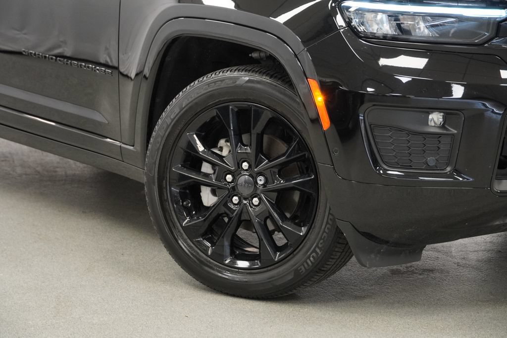 Certified 2023 Jeep Grand Cherokee Overland AWD/4WD image 4